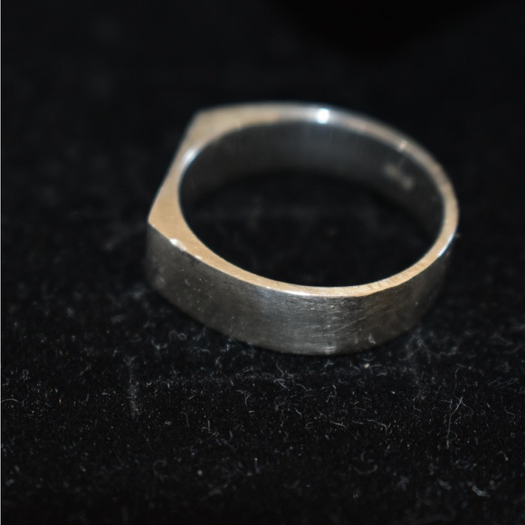 SOLD - Mejuri Rectangular Signet Ring - Picture 9 of 13